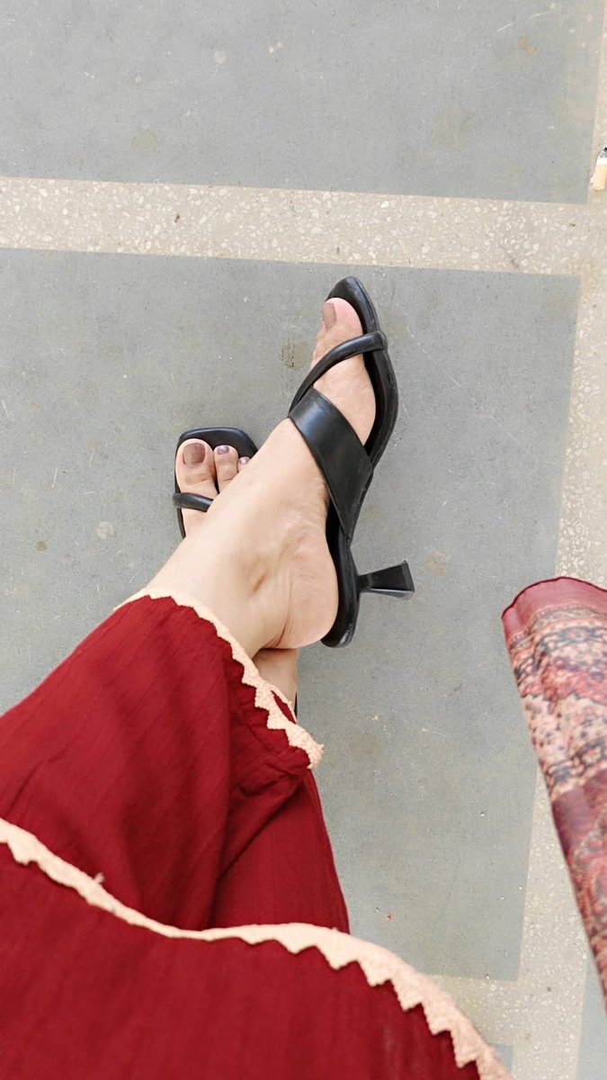 dommepriya's tweet photo. I keep that ego and money beneath my heels 👠 

Shuuuu fetch #Throne gifts for your Goddess Priya 💸 https://t.co/rYBd2zk4M4