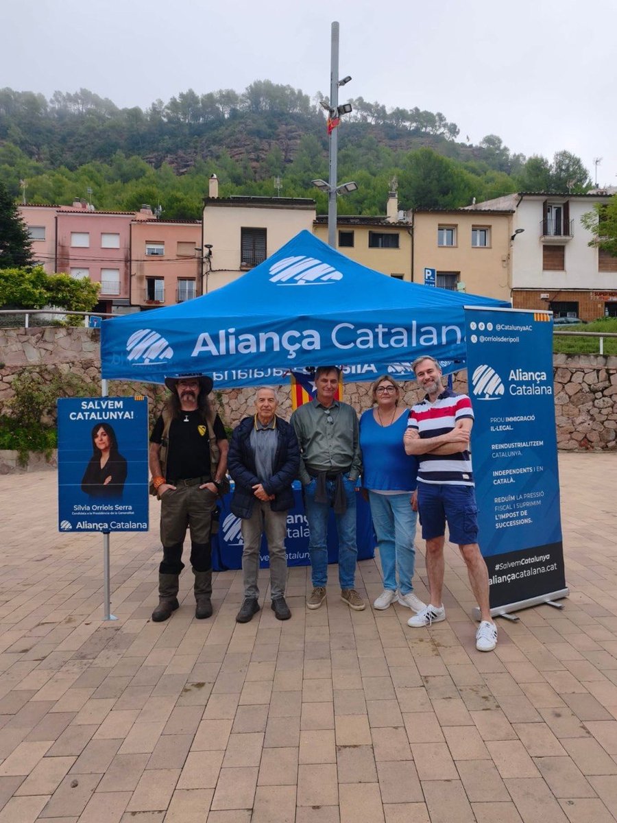 V_OccidentalAC's tweet photo. Avui, tot i la pluja, les nostres parades informatives a Terrassa, Vacarisses i Rubí han sigut un èxit!

Seguim treballant per una Catalunya segura, pròspera i amb identitat, escoltant els veïns i fent créixer el projecte arreu del Vallès Occidental.

Gràcies a tothom que s’ha acostat a parlar amb nosaltres.

Ens veiem el proper Dimecres 7 d’Octubre a Sant Quirze del Vallès de 17h a 20h.

#SalvemTerrassa
#SalvemRubí
#SalvemVacarisses