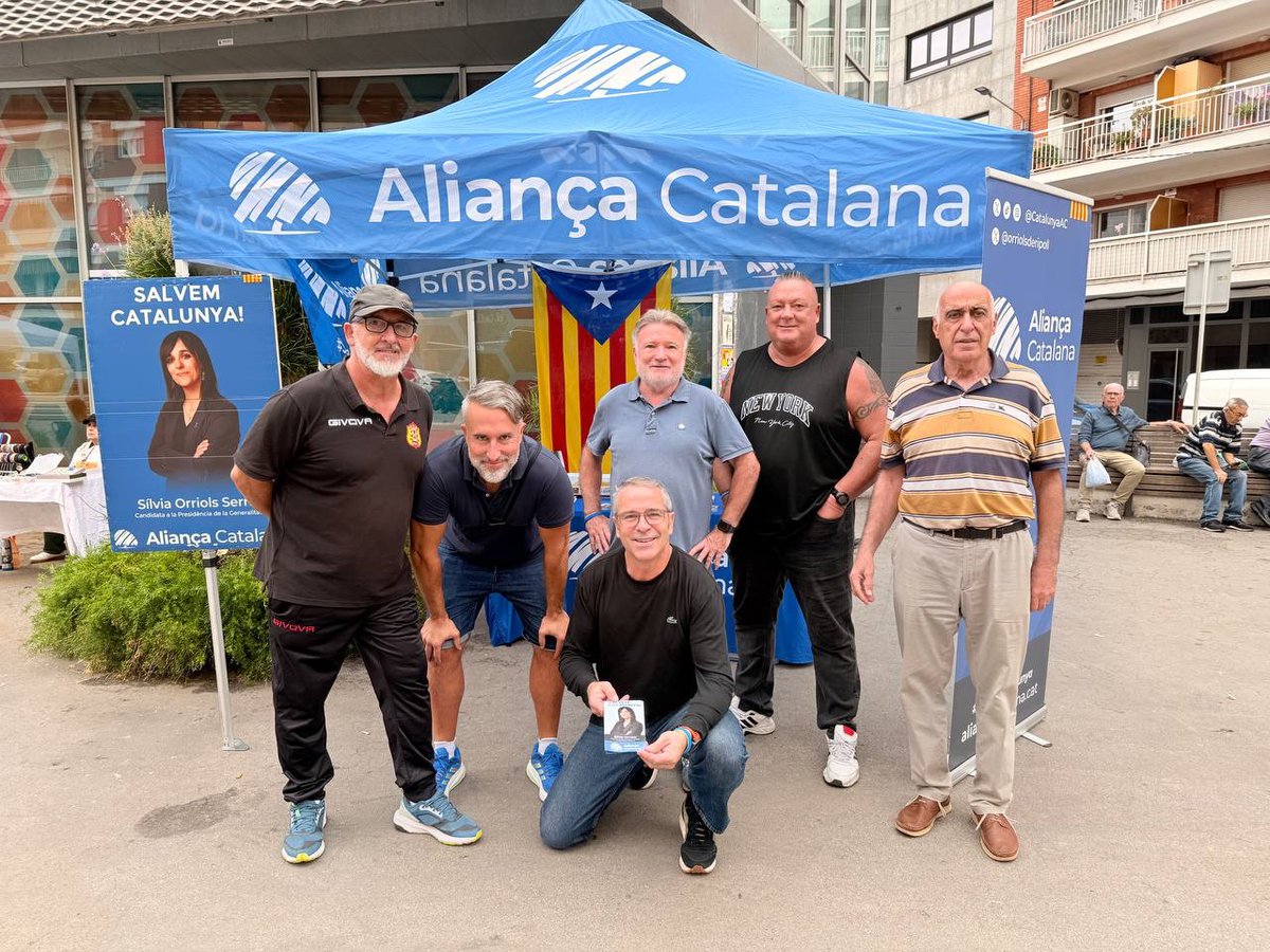 V_OccidentalAC's tweet photo. Avui, tot i la pluja, les nostres parades informatives a Terrassa, Vacarisses i Rubí han sigut un èxit!

Seguim treballant per una Catalunya segura, pròspera i amb identitat, escoltant els veïns i fent créixer el projecte arreu del Vallès Occidental.

Gràcies a tothom que s’ha acostat a parlar amb nosaltres.

Ens veiem el proper Dimecres 7 d’Octubre a Sant Quirze del Vallès de 17h a 20h.

#SalvemTerrassa
#SalvemRubí
#SalvemVacarisses