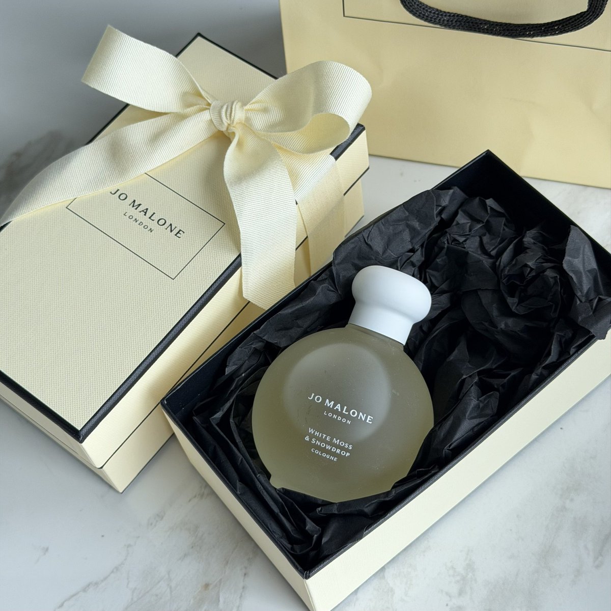 Fon_srlk's tweet photo. พร้อมส่ง

Jo Malone London White Moss &amp; Snowdrop Colonge 100 ml พร้อมกล่องริบบิ้น

💕 3,990฿

🍃 รับถุง + 100฿

โดดเด่นด้วยกลิ่นหอมที่ตัดกัน กลีบดอกสโนว์ดรอปที่ส่งกลิ่นหอมท่ามกลางหิมะขาวโพลน ทักทายกับกลิ่นมอสที่ให้ความหอมสดชื่นของธรรมชาติ สว่างสดใสภายใต้แสงอาทิตย์ในเหมันตฤดู https://t.co/9fw1l21sm1