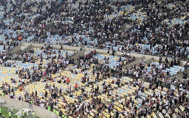 TERROR_RIO_ZN's tweet photo. @TallesM96514158 @RafaelMuradv Tá bom, torcida que abandona no intervalo, vai abandonando kk https://t.co/wCUgWSTQko