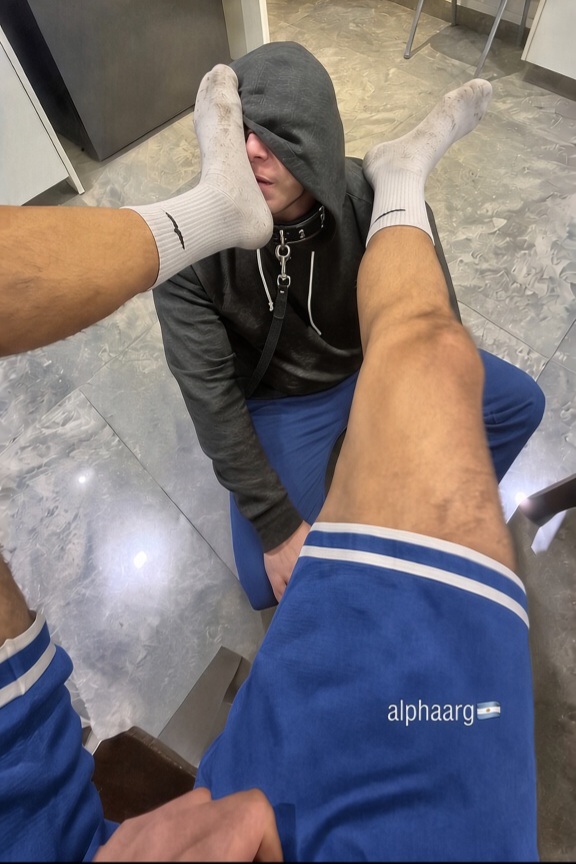 alphaargg's tweet photo. Your dream: 
My fag come to serve my big, stinky, and dirty feet after my train😈🤑🖕

#Cashslave #Findom #Dirtyfeet #Dirtysocks #Bigfeet #Maleslave https://t.co/04CusNAF9f