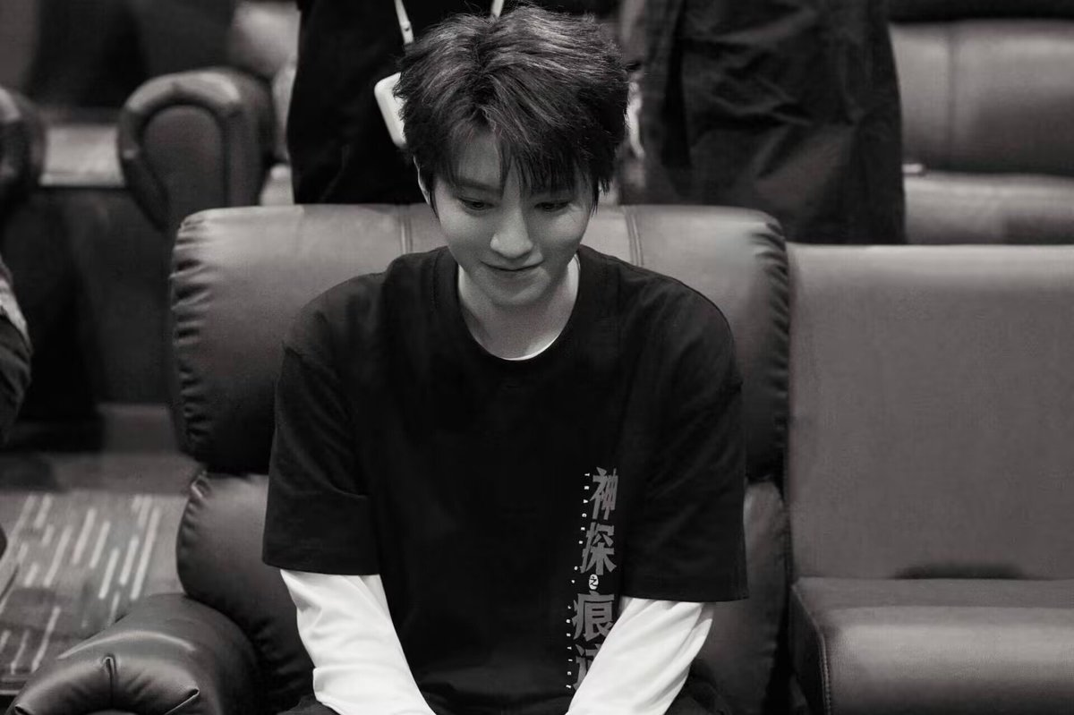 WangJunkai_GS's tweet photo. 【#JunkaiWangDailyNews】
20261003
#王俊凱 #tfboys王俊凯 #tfboys #karry #wangjunkai #wjkkarrywang  #wangjunkai #idol #singer #actor #boy #popstar #handsome #왕준개 #왕준카이 #TuấnKhải #VươngTuấnKhải #ワンジュンカイ https://t.co/eSH8zJ643Q