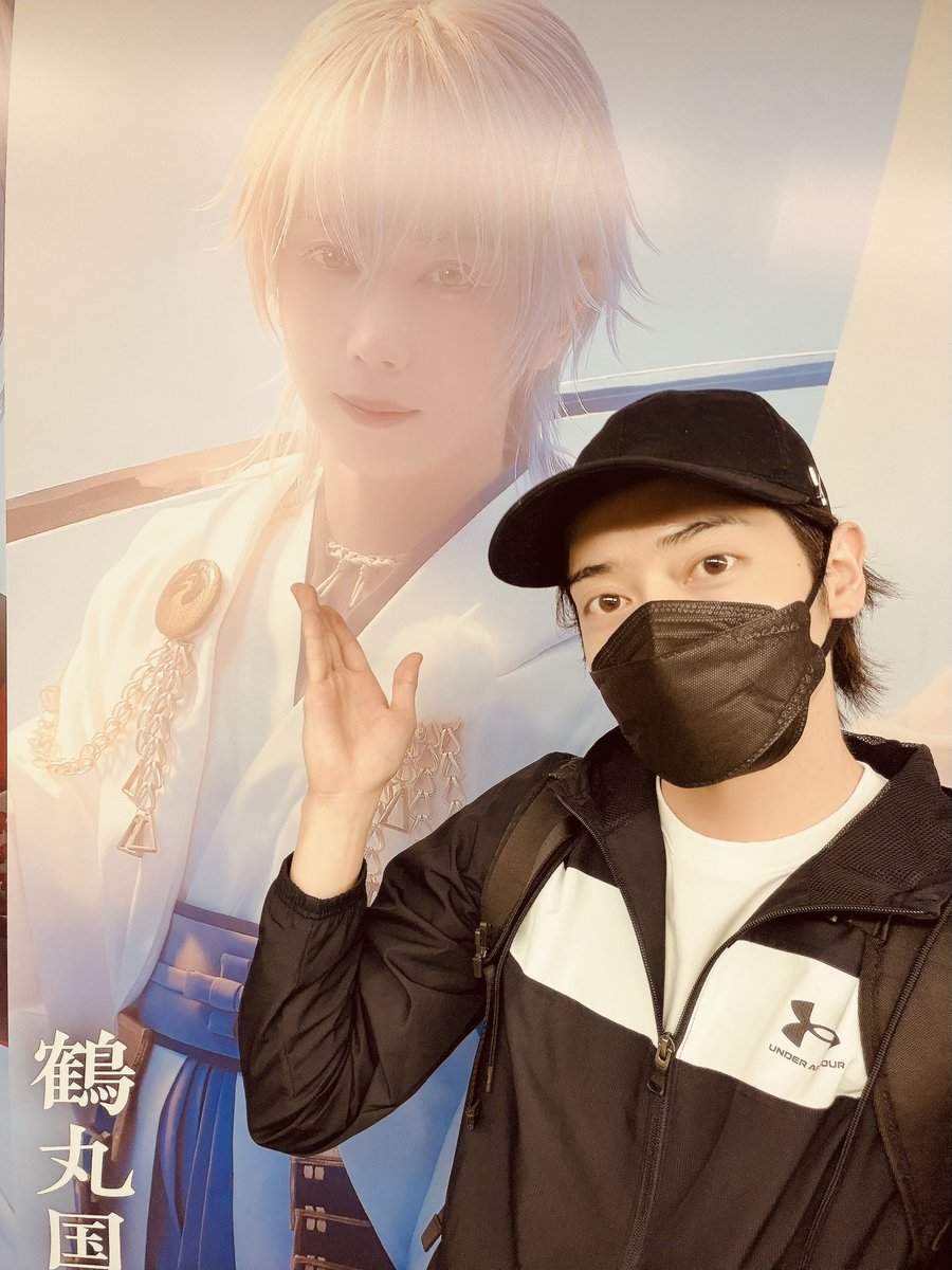 some_toshi's tweet photo. 十周年記念特別公演
舞台『#刀剣乱舞』陽伝 月と太陽と星々よ

📍新宿メトロスーパープレミアムセット
広告見てきました✨

頑張ったんですけど不器用なもので、
どうしても目に光が入ってしまいました(´･ω･`)笑
目は劇場で生で観に来てください😊

#刀ステ https://t.co/RiQKJ6KIQP