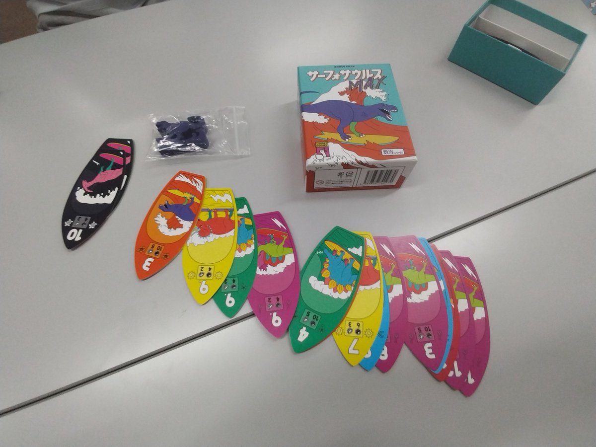 BoardGame_Lilac's tweet photo. 本日は第113回ボードゲーム会でした。パーティゲームから重量級まで、幅広く遊ばれていました。
「ダンジョンズ、ダイス＆デンジャー」は、ダイスと紙ペンでダンジョンに潜っていくゲーム。親プレイヤーのダイス目に文句を言いながらグリグリ塗りつぶして進むのが、ダンジョン攻略してる感ありました。 https://t.co/YxSbdqpohh