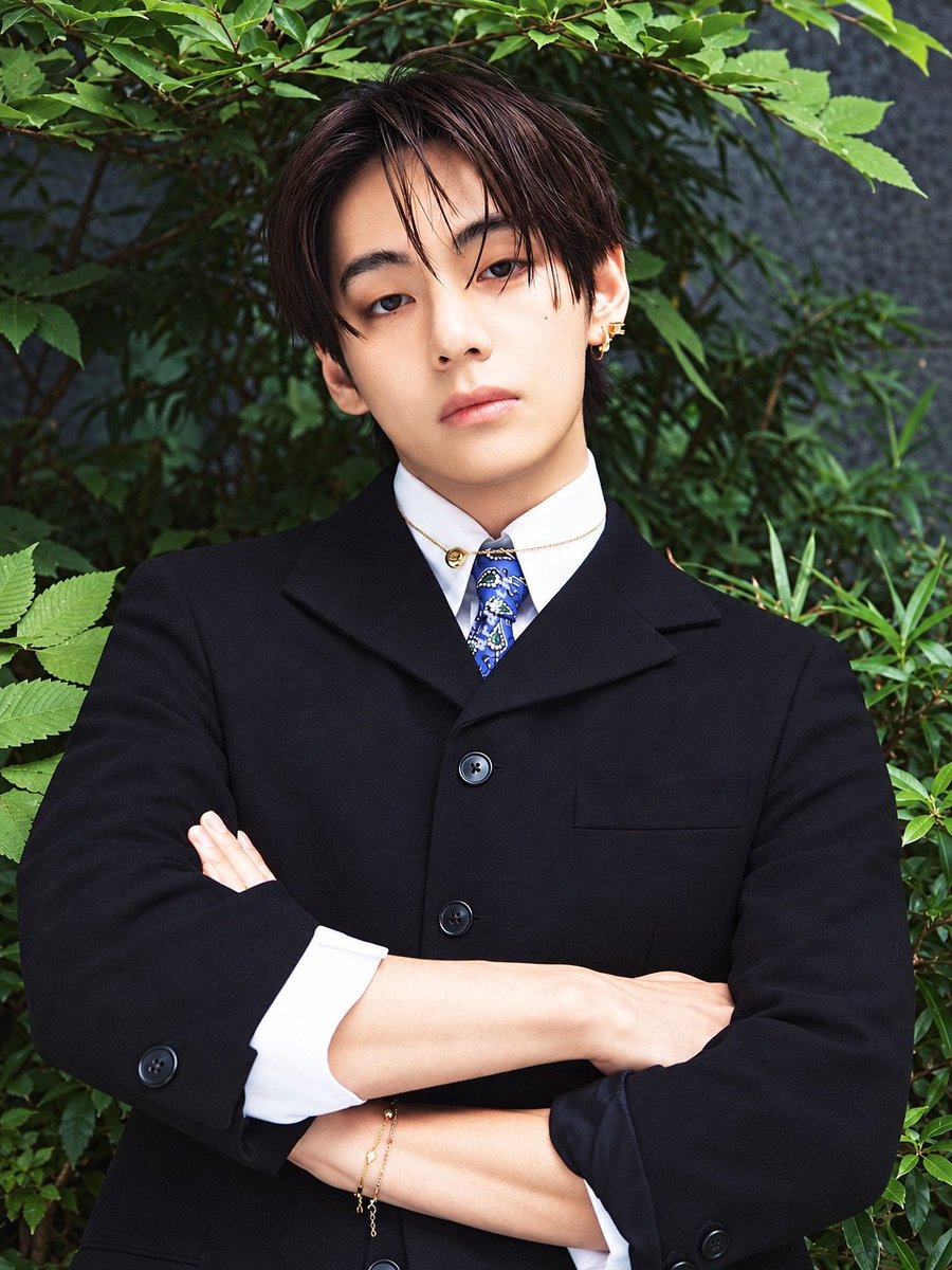 silozzyv's tweet photo. Encantador de sueños
TAEHYUNG X CELINE 
Été 2027 show
#CelineEte2027 
#VxCELINE https://t.co/dbaUaI1r1l