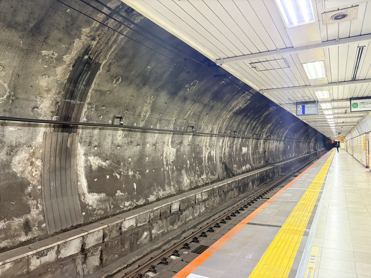itakuraryu's tweet photo. 加速器、
じゃなくて馬喰町駅

壁の感じ、降りるたびに見入っちゃう https://t.co/LkNwE2oBR2
