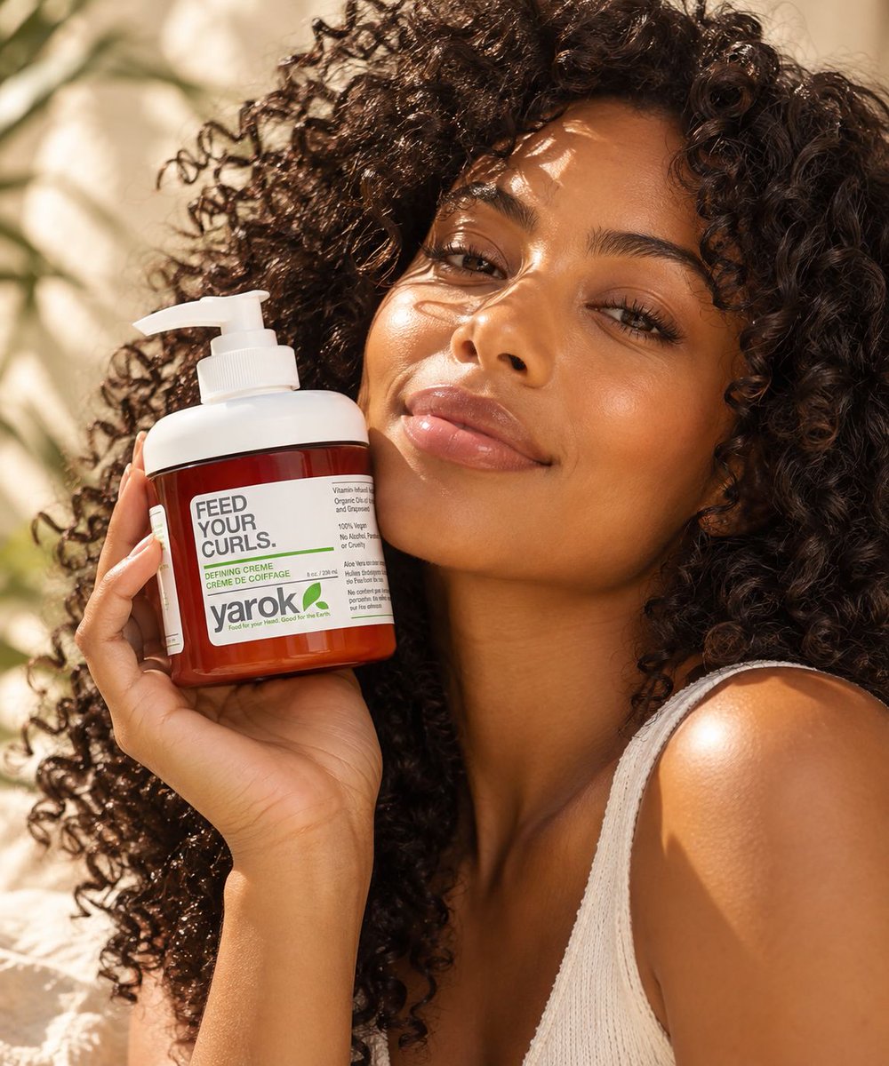 IntegrityBotani's tweet photo. Fall frizz, meet your match. Yarok's Feed Your Curls Defining Crème seals in moisture, tames frizz and defines every curl with aloe, argan and organic jojoba, grapeseed and meadowfoam oils. Vegan and color safe. https://t.co/KPW2EnZINL https://t.co/EEcgEL2alE