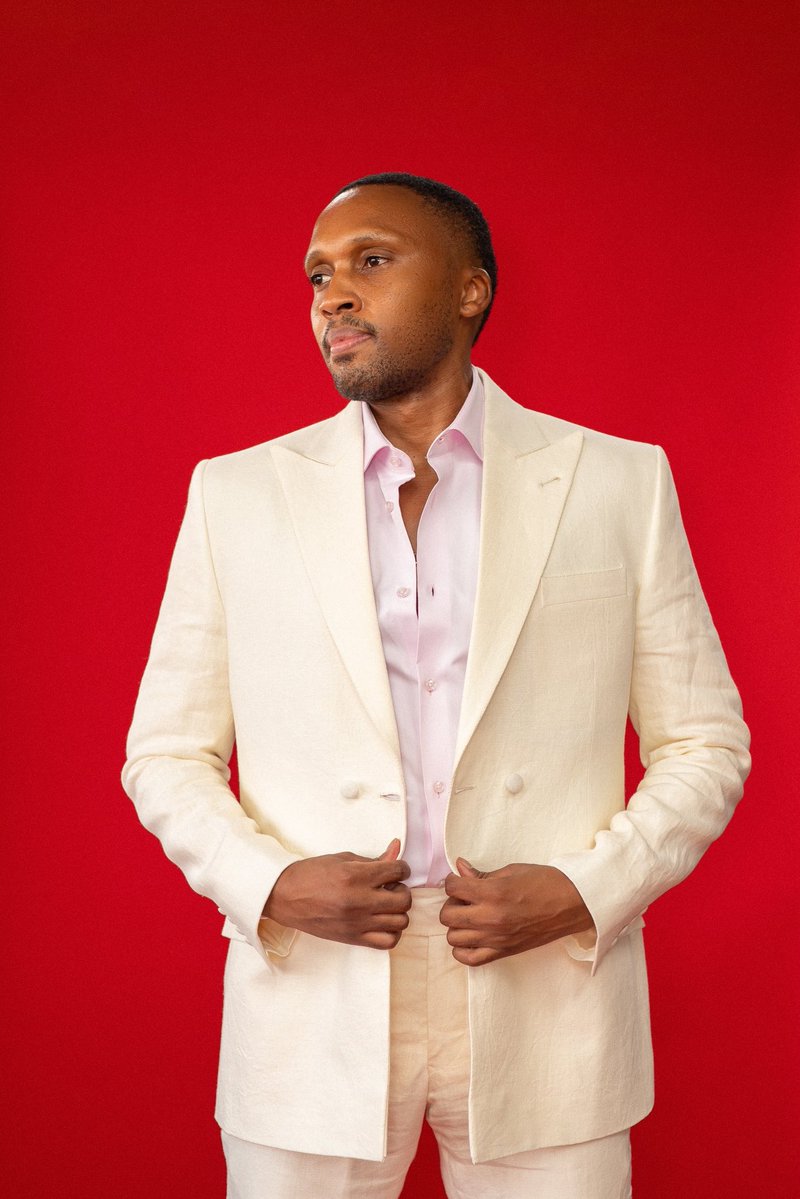 TshepoTsala's tweet photo. An Off White Double Breast + a Baby Pink Shirt! https://t.co/U3RqmJLi9M