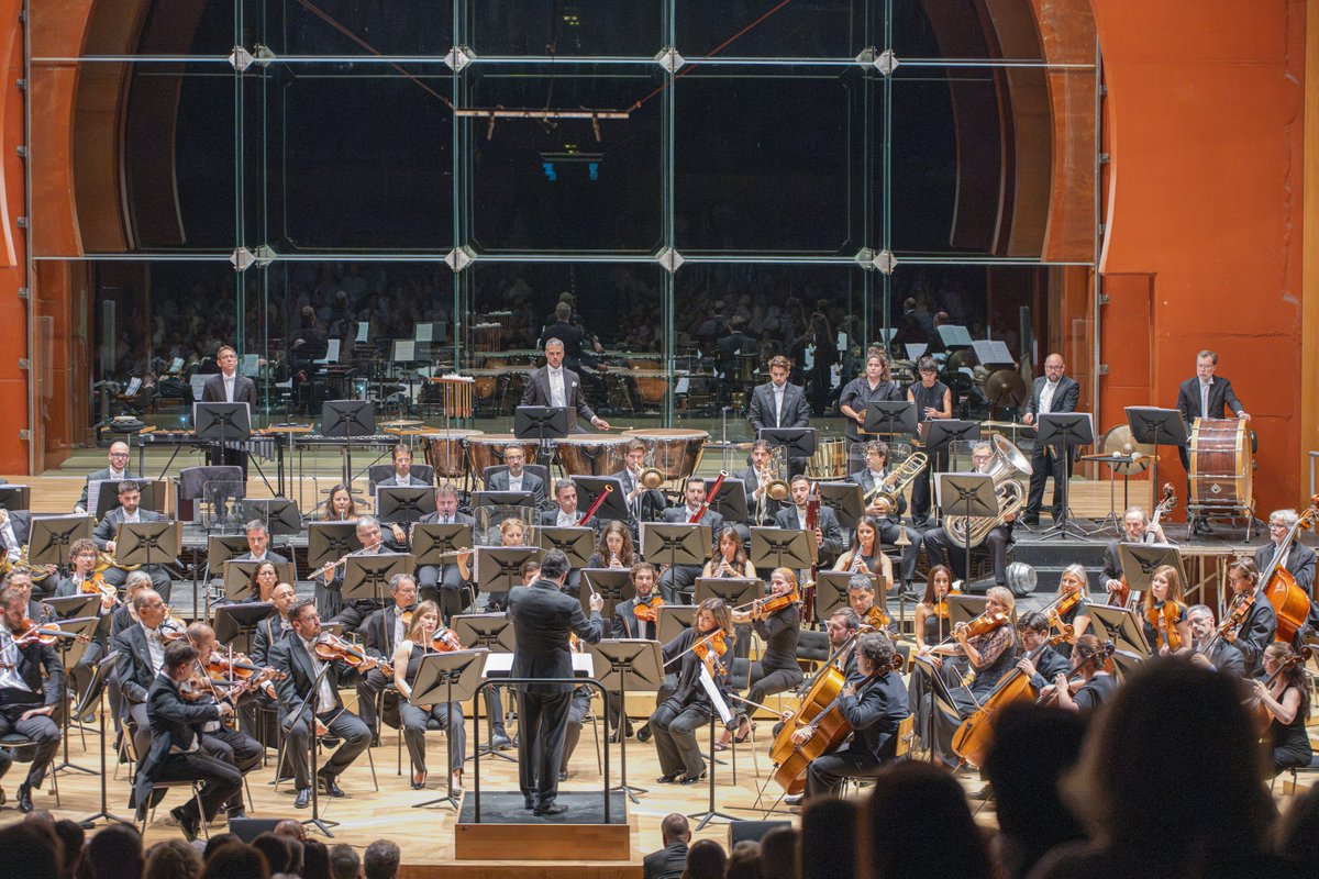 ofgrancanaria's tweet photo. Éxito de «La España imaginada» concierto de la OFGC dirigido por Oliver Díaz y con José María Gallardo del Rey como solista.
Concierto de Aranjuez #Rodrigo Diamantes para Aranjuez #gallardodelrey, Sinfonía Sevillana #Turina y Alborada del gracioso #Ravel https://t.co/F2RvnvxvfW