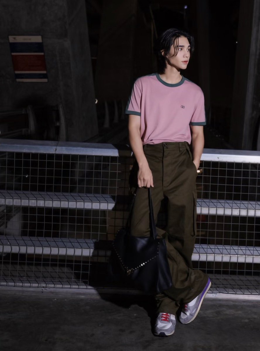 luxemattersth's tweet photo. ชม Airport Look ของ Brand Ambassadors ประจำ Maison Valentino กับ ฟรีน สโรชา และ เจฟ ซาเตอร์ เดินทางไปร่วมชมแฟชั่นโชว์ Valentino Spring /Summer 2027
#Srchafreen
#Jeffsatur
#ValentinoAntibiblioteca
#RockstudMaxxing
#StudUpSneakers
#LUXEMATTERS
https://t.co/UAXVzrF0g4 https://t.co/NYCZx2SXqR