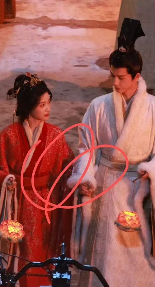 jijeju5's tweet photo. Holding hands for the nth timeee https://t.co/kZqZmaABjE