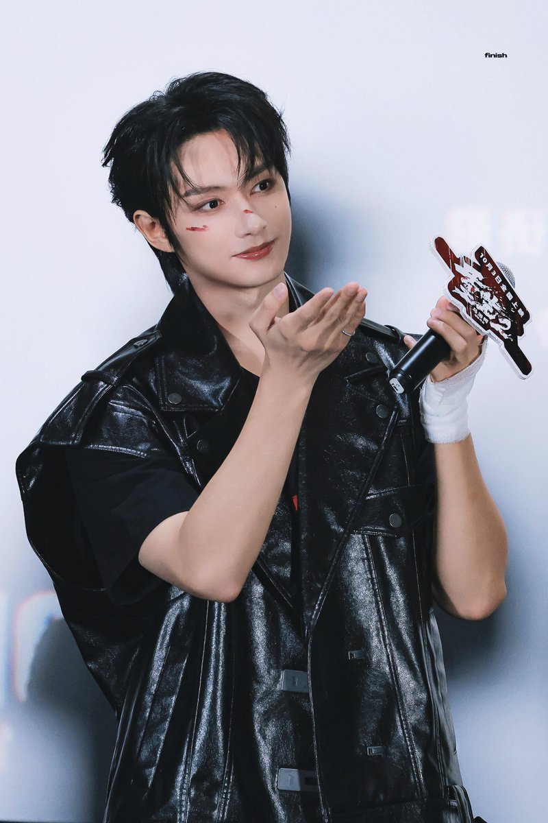 finish0610's tweet photo. 261003

#준 #JUN #문준휘 #文俊辉 #세븐틴 #SEVENTEEN https://t.co/bisf9gE9Vf