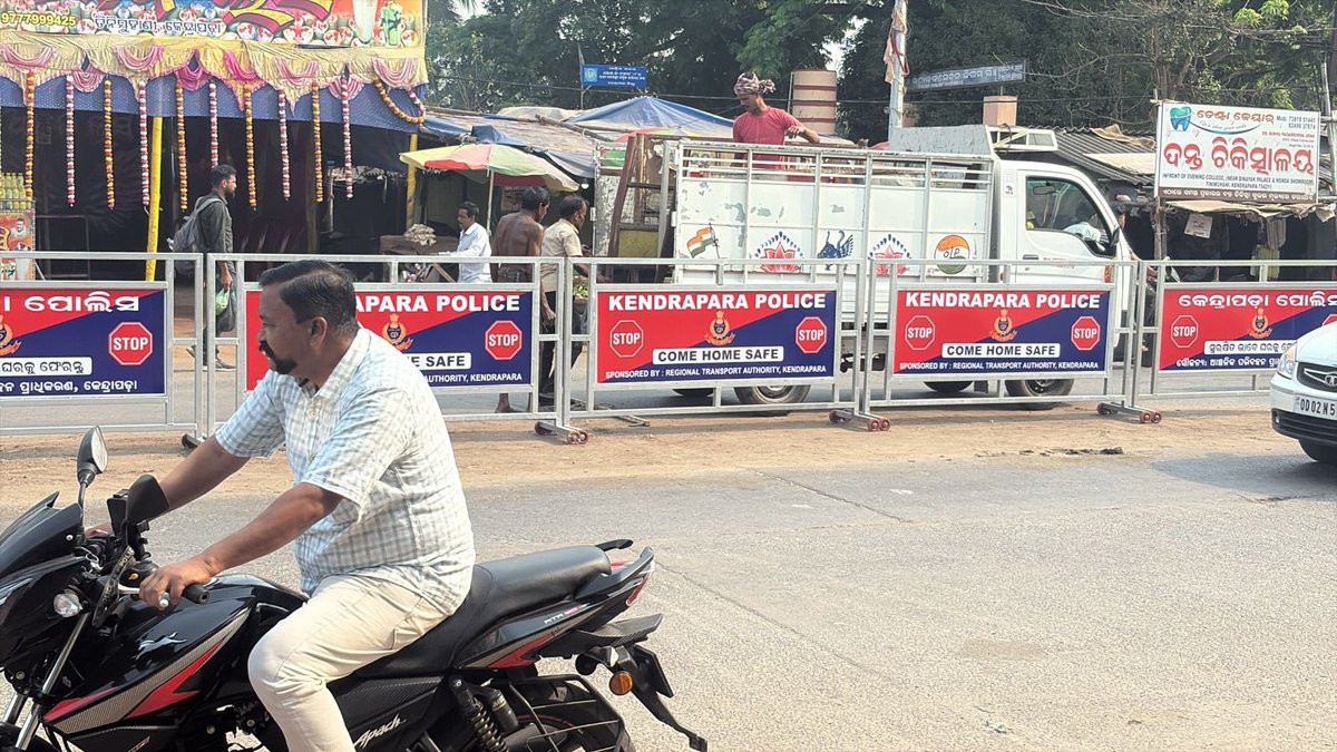 rto_kendrapara's tweet photo. For temporary measure and to improve traffic impedition, we have installed Traffic checkpost at Tinimuhani chak towards Collectorate,Pattamumdai and Duhuria. Public are requested to take care of our own district property and respect administration.
#checkpost
#trafficimpedefree https://t.co/hhvApHR0Hv