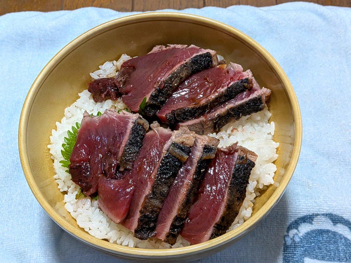 youh0118's tweet photo. かつおのたたき丼︎︎☺︎

このご飯が食べれるなら完全復活は近いかな https://t.co/DC9XNZWw6l