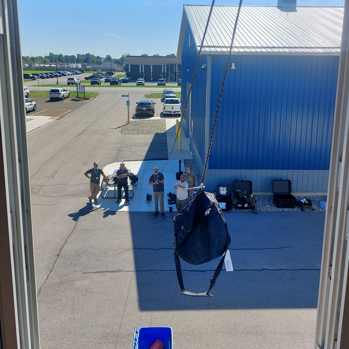 MedEngComms's tweet photo. Med-Eng BombTec Hook and Line in Action.  Bomb Techs at @IABTI training this week deployed Hook And Line kits to safely relocate suspicious objects as part of their exercises. Special thanks to the organizers of the combined Region II &amp; III training.  Stay safe! #EOD #IABTI https://t.co/fvnVFxbE3N