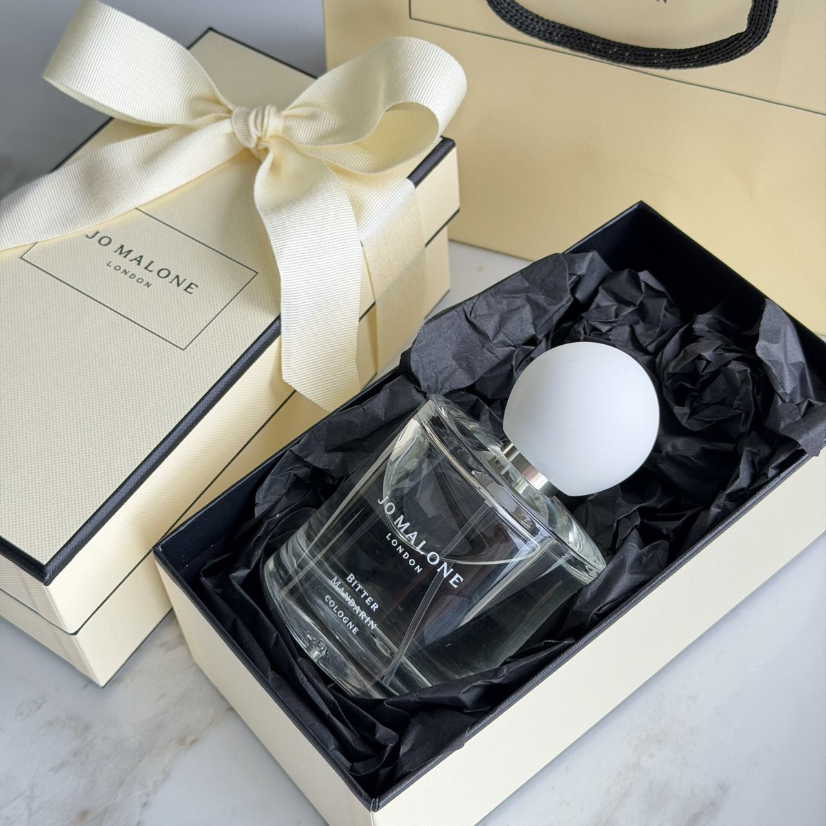 Fon_srlk's tweet photo. พร้อมส่ง

Jo Malone London Bitter Mandarin 100 ml : Limited พร้อมกล่องริบบิ้น

💕 3,790฿

🍃 รับถุง + 100฿

อโร่มาแบบแพง ๆๆๆ
ฉีดแล้ว โล่ง สดชื่นไม่ไหว 
เทใจให้หมดหน้าตักเลยค่ะ

มะกรูด ส้ม เลม่อน Citrus แบบไบรท์ๆ 
พูดให้เห็นภาพ ก็ .. หอมสว่าง สดใส อะไรทำนองนั้น https://t.co/lQ9rOLcNij