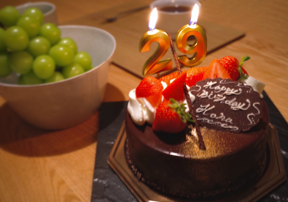 f1eurzZ's tweet photo. 花ママがインスタ上げてくれてる...😭！！！
今年はホームパーティ🍰♡ケーキにオシャレなごはん🥺そして何より幼少期の花ちゃんがかわいすぎる｡ﾟ(ﾟ ◜ᴗ◝ﾟ)ﾟ｡🐼🐾💕💕  #杉咲花 

https://t.co/BqGSqZ0uSB https://t.co/RBS39n1TuQ