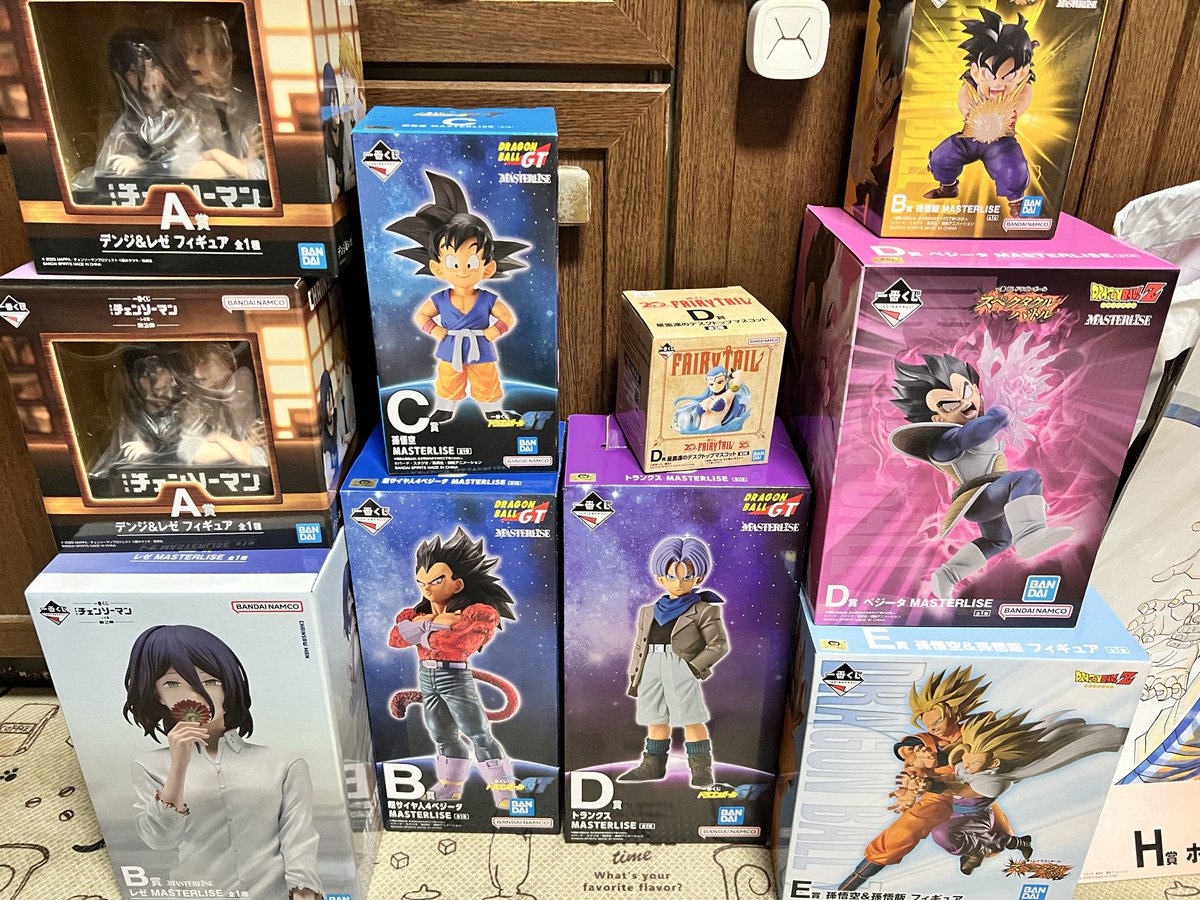 Kurom999's tweet photo. キディランドで朝イチ11番に並んで2周。
フェアリーテイルは惨敗。
ドラゴンボールとレぜは神引き。
やっと親カメも手に入れれたしレぜも引けた。
GTは発売日に手に入れてるから欲しがってた友達の代わりに引いたけど中々良い感じ。
A賞は頑張って笑

#一番くじ
#チェンソーマン‌ 
#ドラゴンボール https://t.co/DgHfNaHvdn