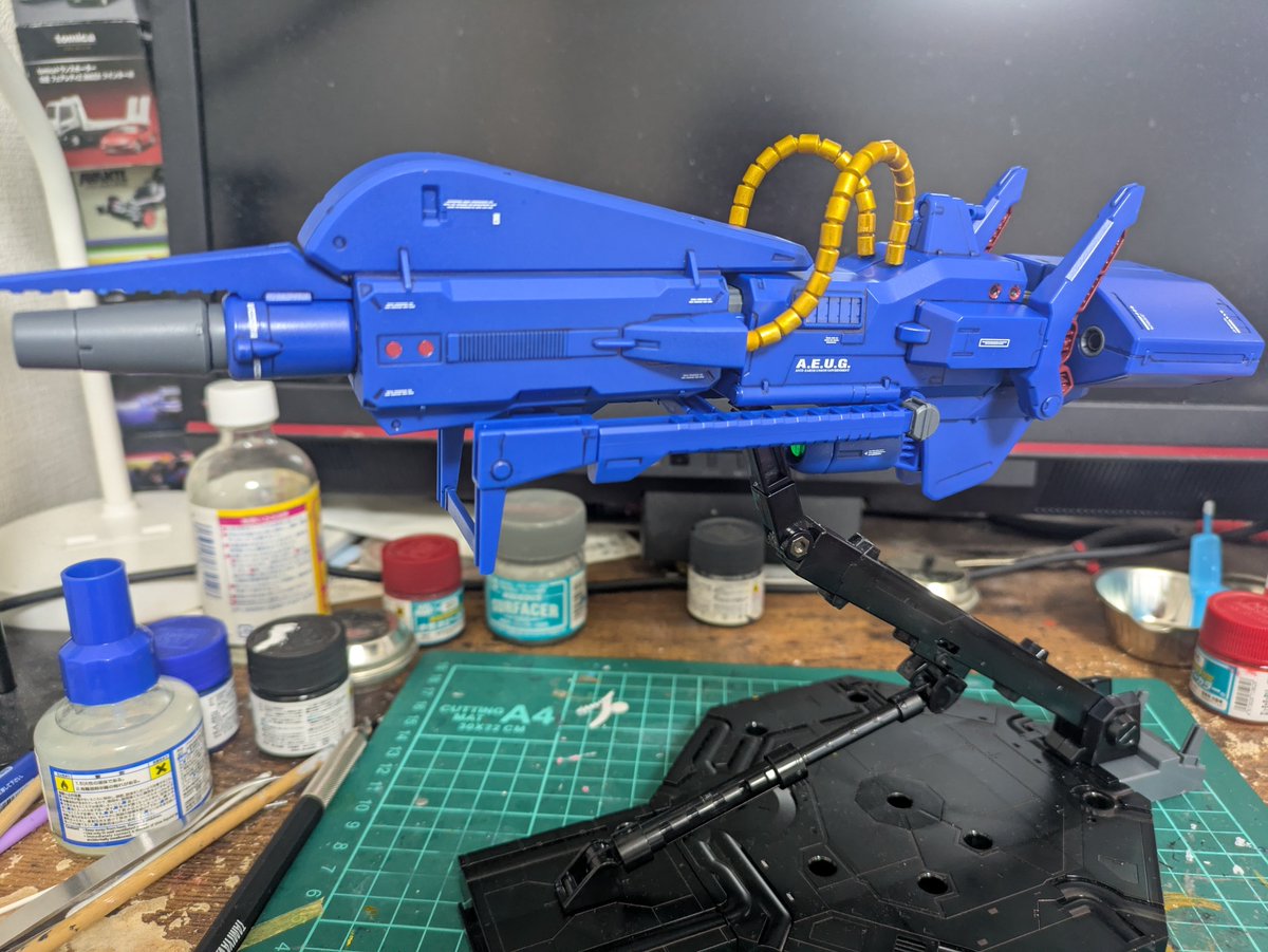 RX1977's tweet photo. ＭＧ 1/100 メガ・バズーカ・ランチャー作りました
あっこんばんは
百式 Ver2.0は今作っています、息子が積みプラから見つけて作りたいということでFA78-1より先に作ってましたｗ
成形色だけじゃできないので多少塗りました
でもちょいとミスッところもあるけどまあまあの出来じゃない？ https://t.co/tM94yl6TYa