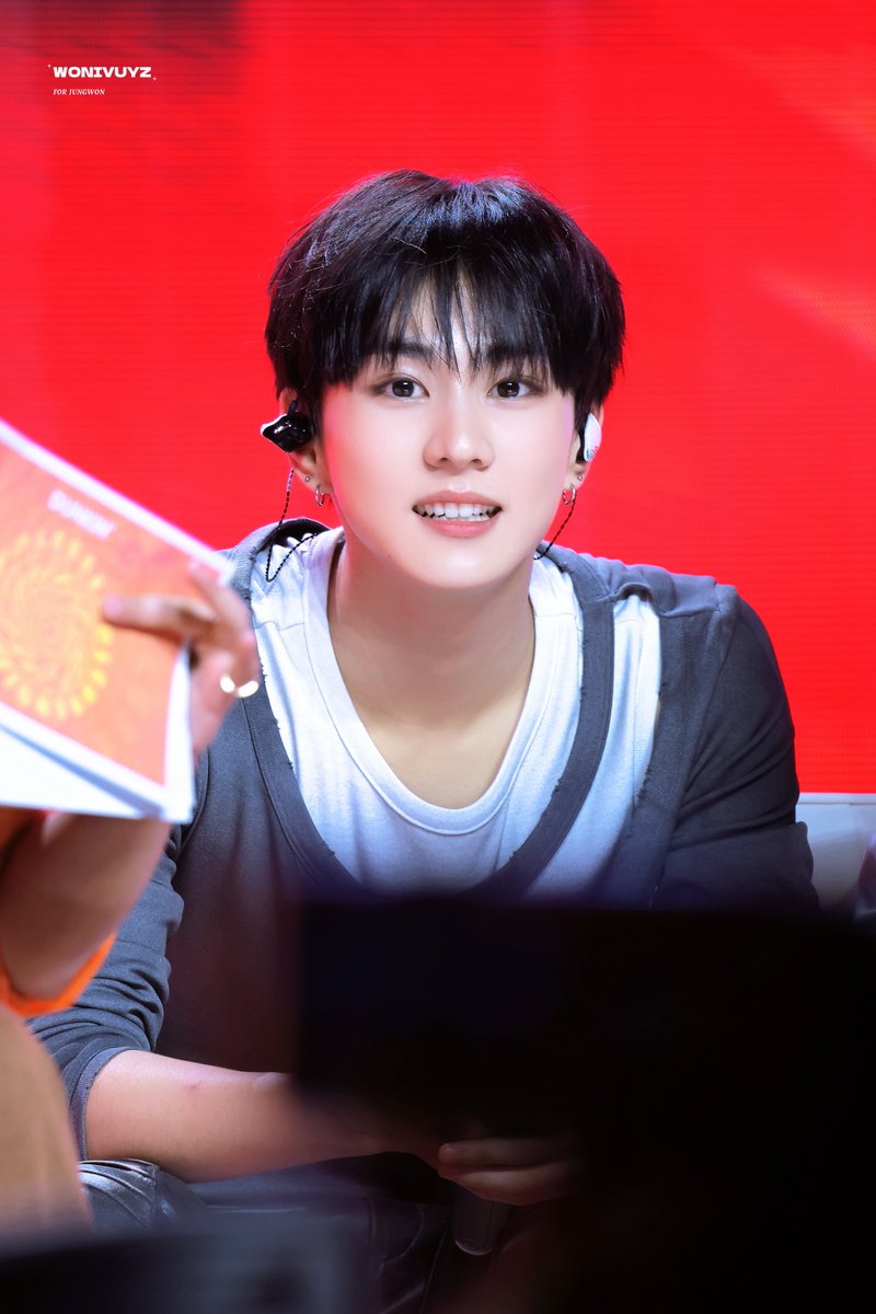 wonivuyz's tweet photo. 261003 DUNKIN FUNMEET

#양정원 #정원 #JUNGWON 
#ENHYPEN #엔하이픈 https://t.co/8HUuGnjJfF
