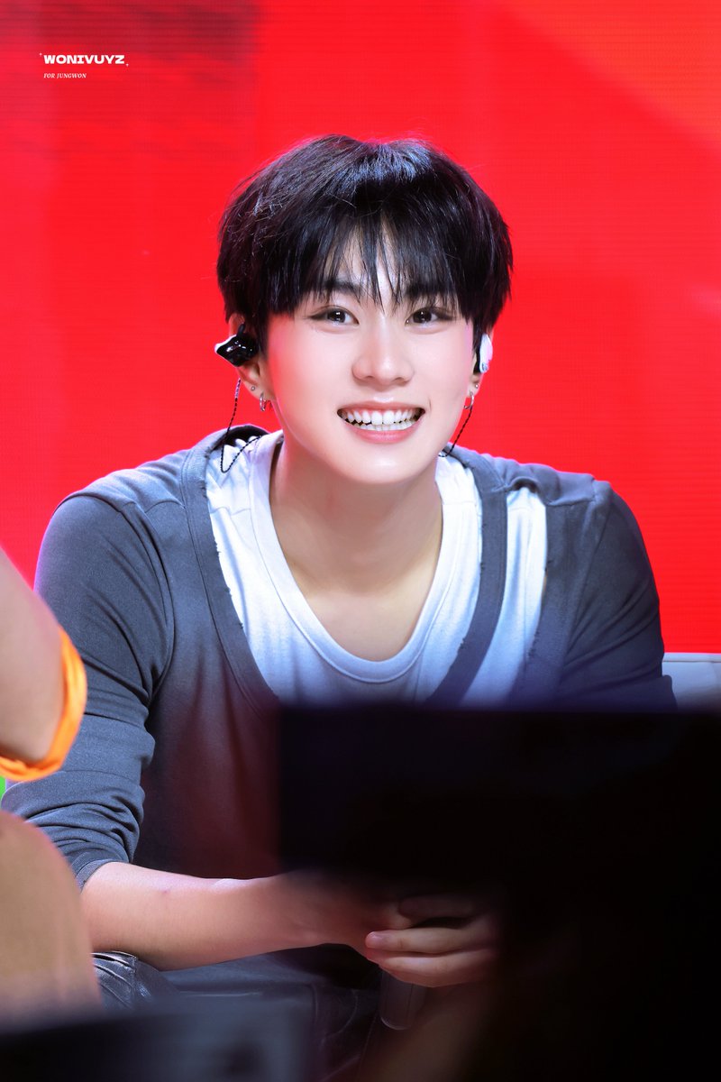 wonivuyz's tweet photo. 261003 DUNKIN FUNMEET

#양정원 #정원 #JUNGWON 
#ENHYPEN #엔하이픈 https://t.co/8HUuGnjJfF