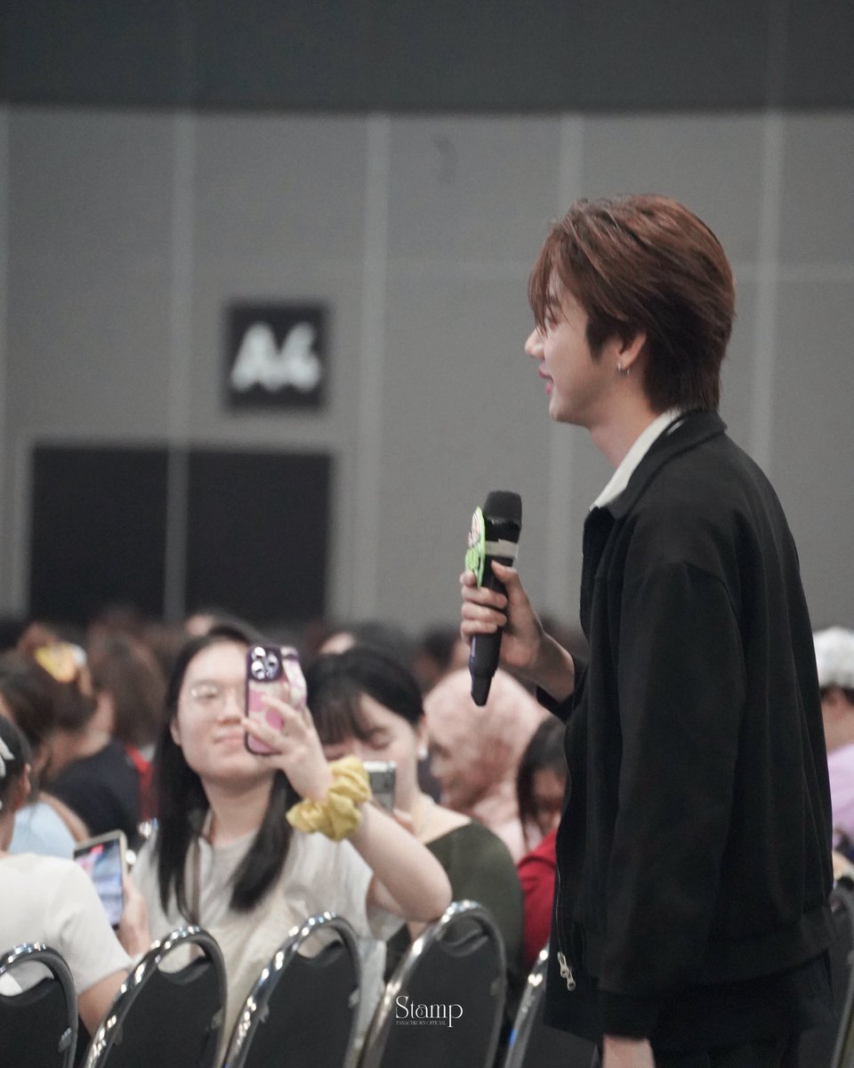 StampOfficialTH's tweet photo. ภูมิใจใช่ไหมมมม มีแฟนๆมาหาเยอะขนาดนี้ !!

AUNSTAMP FIRST FANSIGN

#GMMTVFANIVAL2026HappyFamilyxAS 
#Aunstamp |  #stamp_panachkorn https://t.co/k32SMLrktz