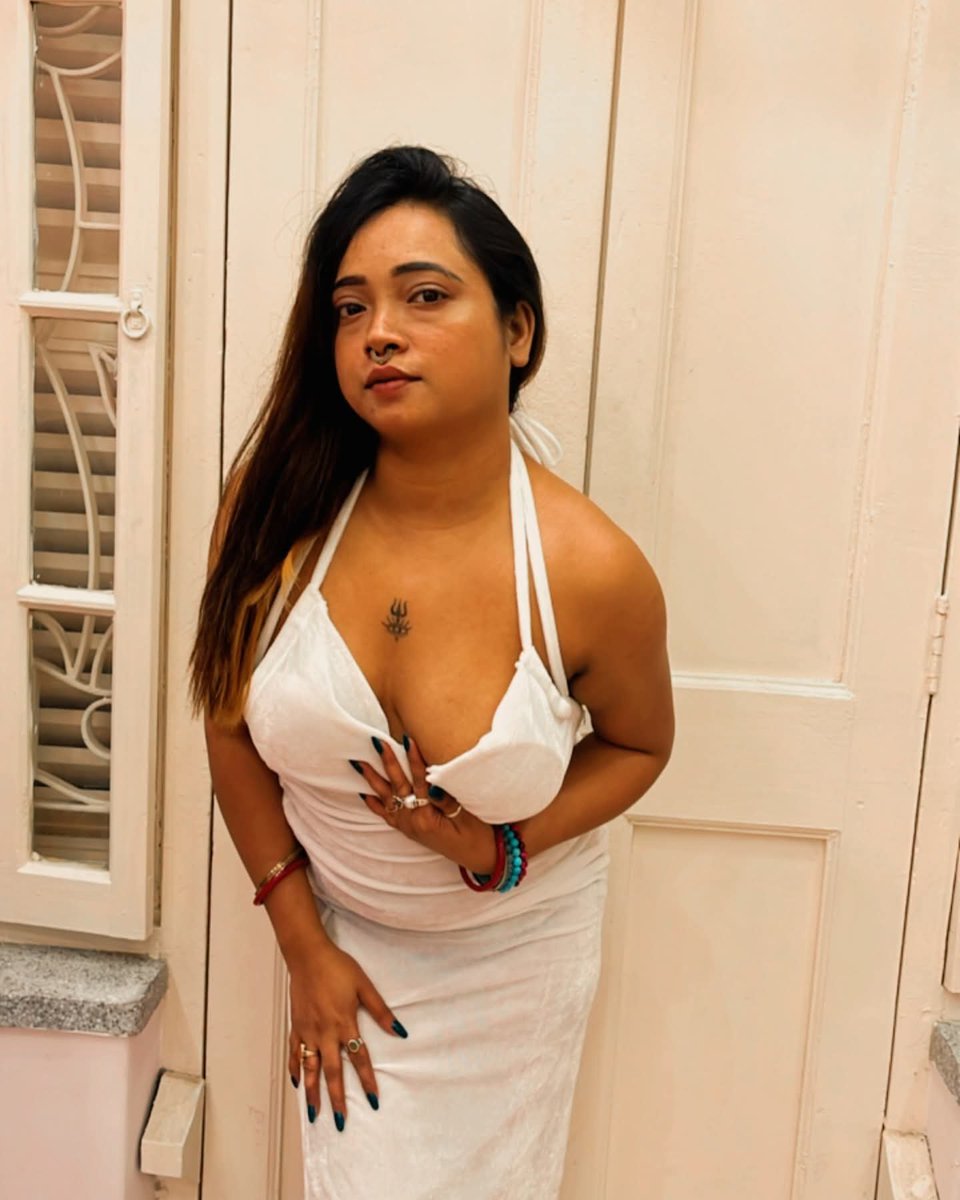 madhabimondal01's tweet photo. White 🤍 
Rate my look &amp; outfit out of 10 🔟
#BeautyMood #beauty #look #outfit https://t.co/JSvEjdnFt7