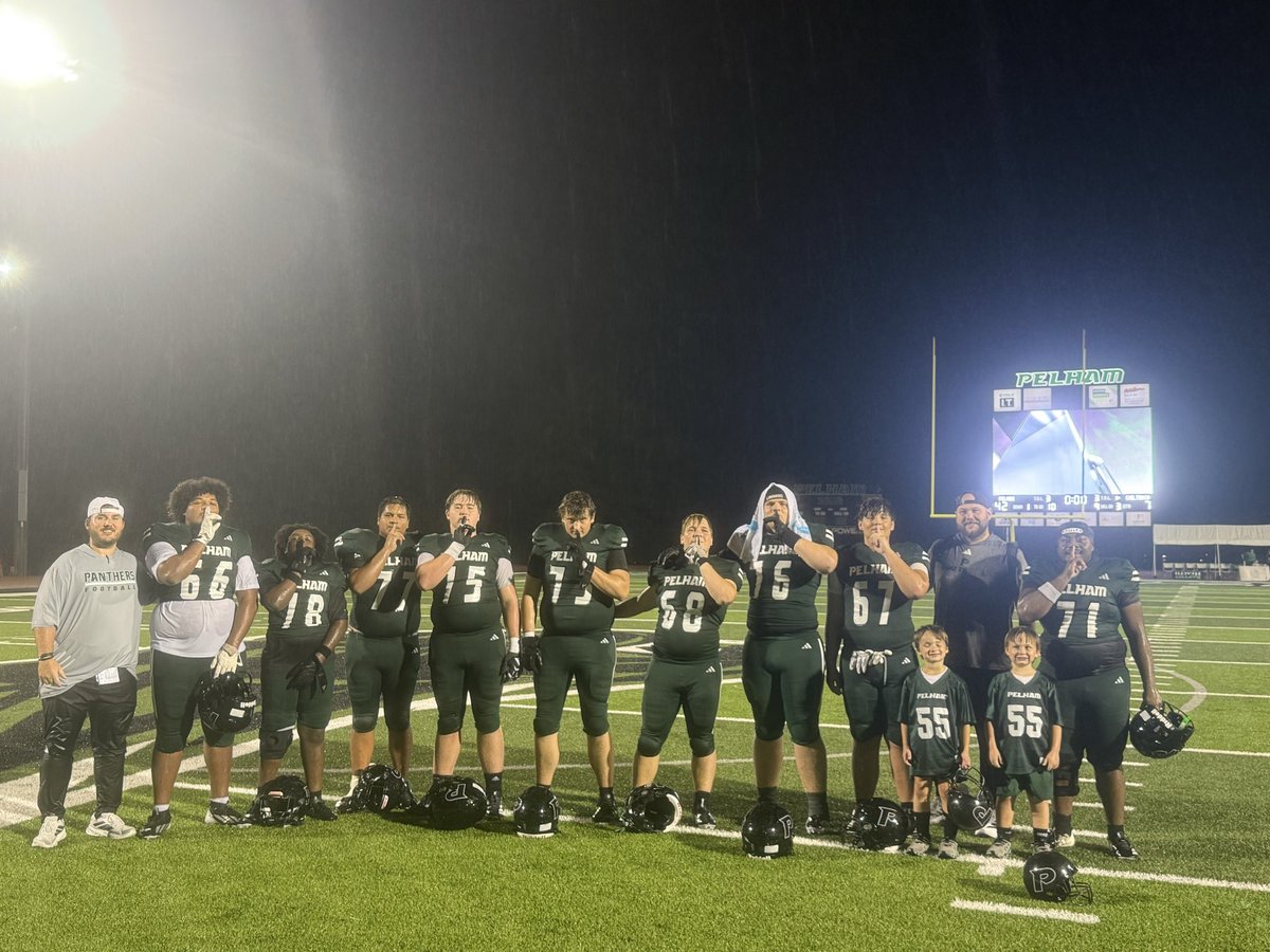 CoachDavid_Nash's tweet photo. Big HoCo win! Great job by these guys this week! Averaged 10 ypc and 42 points in the first half. Time for the stretch run! https://t.co/rAqdEy6Nwh