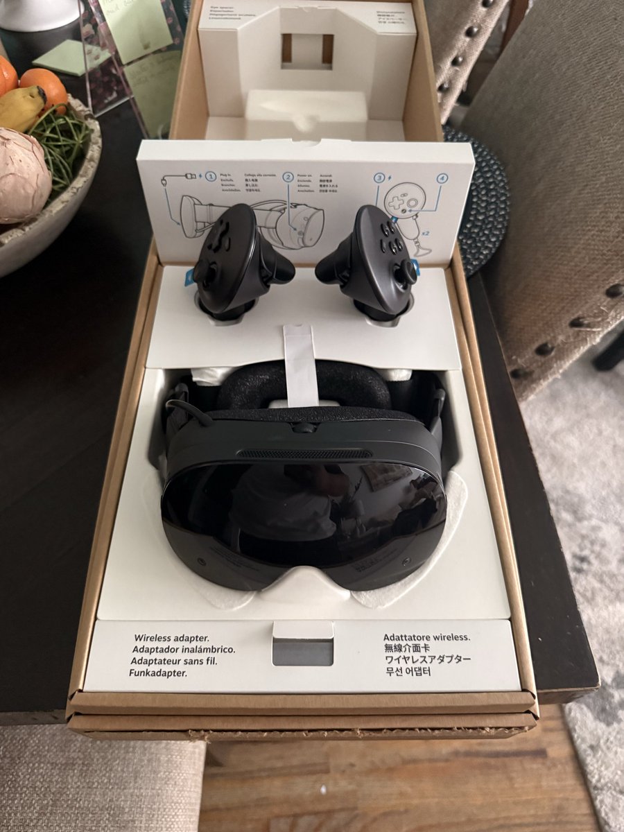 DrakoWalker's tweet photo. Got my steam frame yesterday https://t.co/jQVcbAoLne