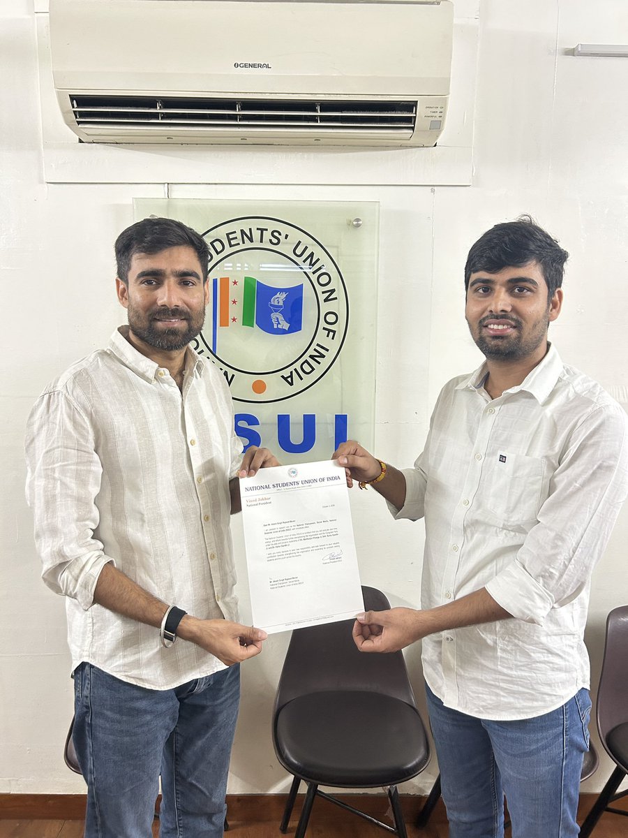 lAbhishekSharma's tweet photo. अजीज मित्र भाई @Akashsinghmoran को @nsui सोशल मीडिया डिपार्टमेंट का राष्ट्रीय चेयरमैन बनाए जाने पर हार्दिक बधाई एवं उज्ज्वल भविष्य की शुभकामनाएँ। 🌺✌🏿 https://t.co/AeaW73eOmf