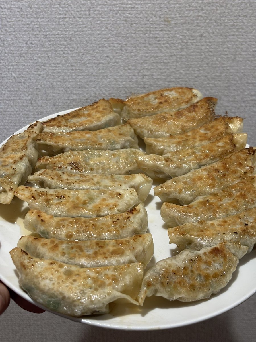 generalinari's tweet photo. 餃子50個個食った https://t.co/uK4JpZpPAN