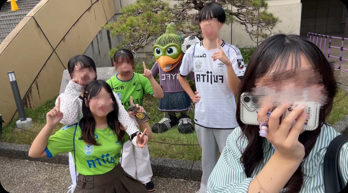 2oellny's tweet photo. J1にあがりたい！
#藤枝遠征　#湘南ベルマーレ https://t.co/nGsUqkXWKX