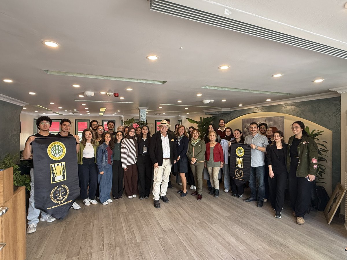 AdemSozuer's tweet photo. Gençlerde umut var👇🏼
Anayasamızda da temel değerlerden olan  insan onurunu esas alan bir ceza adaleti,bilimsel araştırmalara dayalı olmak zorundadır.
Bu araştırmalara teşvik için kurduğumuz ceza adaleti ve Kriminoloji kulübü her yıl umutları yeşerten etkinlikler yapıyor.
Bu yılki etkinlikleri de konuşmak üzere @cezaadaletivek1 eski/yeni başkan ve yönetim kurulu üyeleriyle geleneksel kahvaltıda buluştuk.
Davetleri için teşekkür ediyor,yeni dönemde başkan Aslı Aktaş ve çalışma arkadaşlarına başarılar diliyorum.