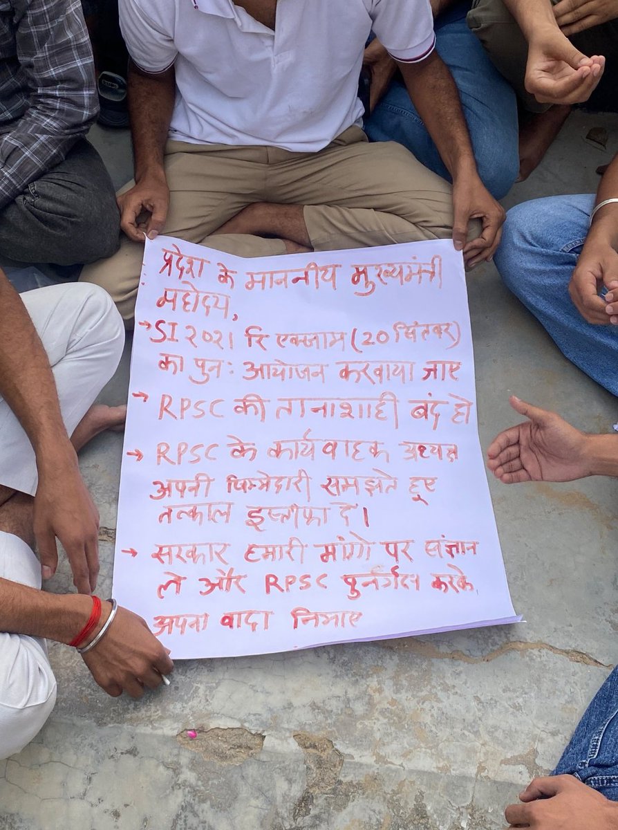 shivkumarK78262's tweet photo. लोकतन्त्र में ऐसी घटनाएं किसी भी सरकार के लिए शर्म का विषय है।
Cm @BhajanlalBjp साहब 
- कोर्ट आदेशानुसार 2021 स्तर पर SI re-exam 2021 पुनः करवाई जाए
हमें उम्मीद है हमारी सरकार इस मुद्दे पर संवेदनशील होकर हमारे साथ न्याय करेगी।
#RPSC_का_पुनर्गठन_करो 
#SI_भर्ती_21_reexam_फिर_से_हो https://t.co/gWYiusJKSj