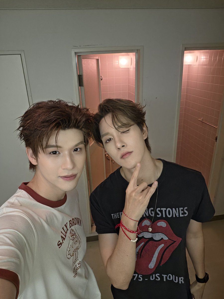 mutexpnd's tweet photo. คนที่เข้าใจแมวที่สุด ยกให้ป๊าเลยครับ แมวอยากเท่ อยากอันตรายแค่ไหน พร้อมให้เธออันตราย อยากยืนซ้ายยืนได้เลย แต่ภาพที่ลงแอคผมขอจุ่มหัว ตาวิ้ง ไหล่เกือบชนอก จบครับ ปิดแผง https://t.co/hJ9PhpunAW