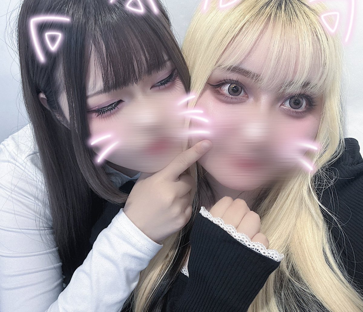 20260918pp's tweet photo. これらぶらぶって感じでだいすきな写真🤍🖤
彼女が伏し目がちに私の事じーっと見てるのかわいすぎる(,,- -,,) https://t.co/fu2UFrbOgo