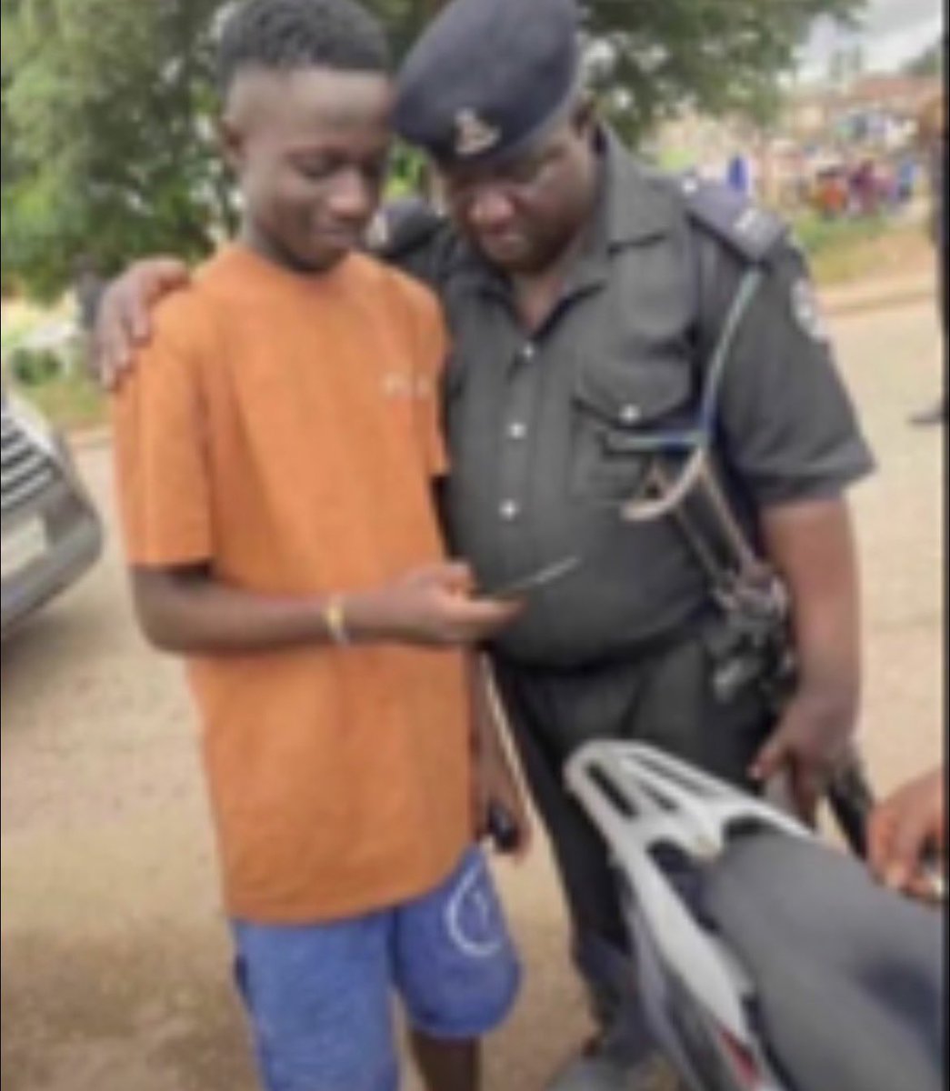 tml_mci's tweet photo. Officer see, na impression i Dey try farm for x https://t.co/0FlgQc2G0y