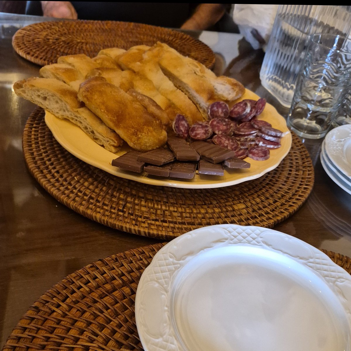 martamasies's tweet photo. Així és com et reben en una casa de pagès d'Osona🤭 https://t.co/klp4b0WZAx