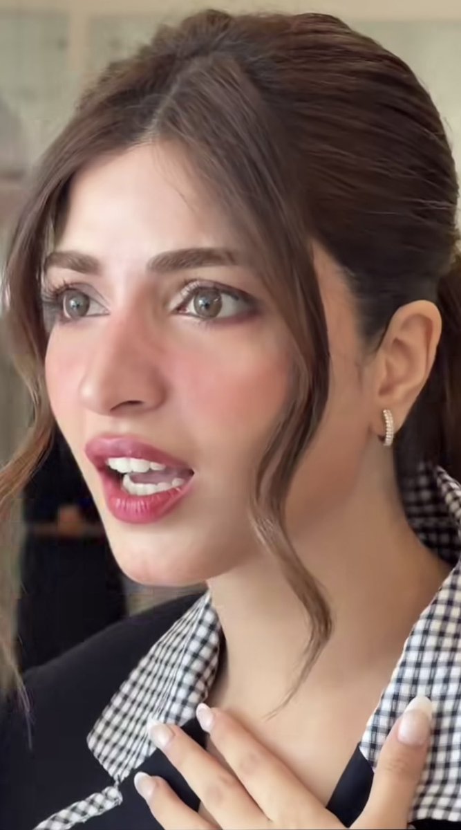 Emanilo6's tweet photo. Literally this will be her reaction after knowing that she has such crazy fans who loves her even more than Herself 😭❤️❤️🫶🏻 
   <She will definitely says itny pagal fans nhi dekhy Maine>🥹🥹😭 https://t.co/LmHMDHWjy1