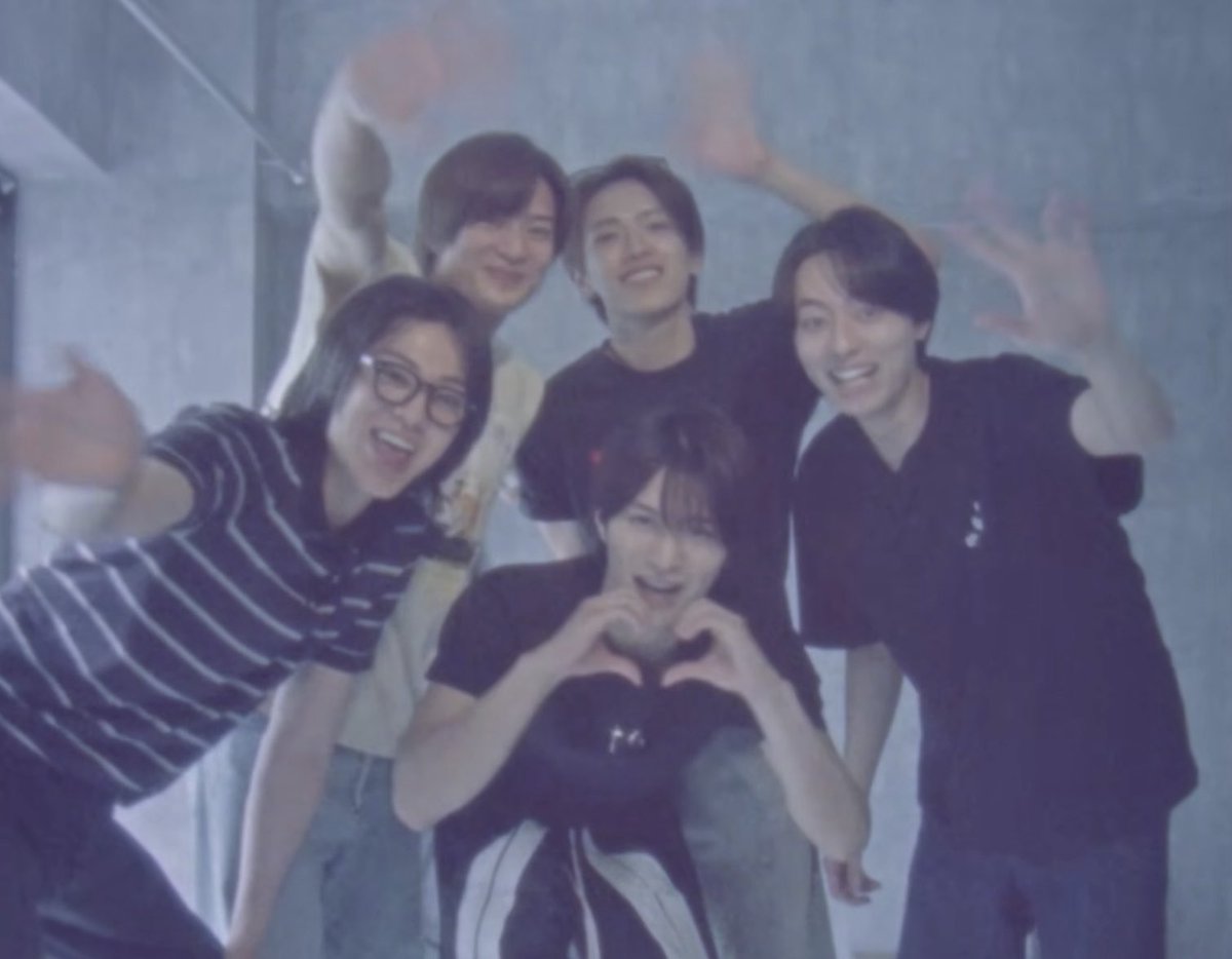 rxxsei_'s tweet photo. 8ミリの質感、全部が宝物📹😭✨
バラバラにさせないよ、10年後もこの先もずっと5人で、変わらずACEesとACEeeでこの動画見返そうね( Ĭ ^ Ĭ )💕天下獲るぞ‼️
#えいちゅーぶ https://t.co/3rZ2dw1wco