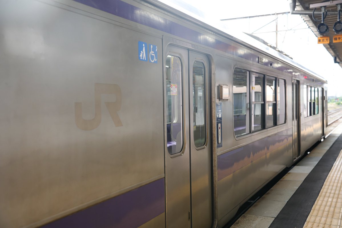 atsushi1121's tweet photo. 今日の北上にて

701系盛岡車の中でも無駄にJRマークが多いネタ車ﾓﾘ1035編成に遭遇！

クハのJRマークは情報通り消されてましたが、クモハは相変わらず1個多いまま… https://t.co/PCwpnXVojf