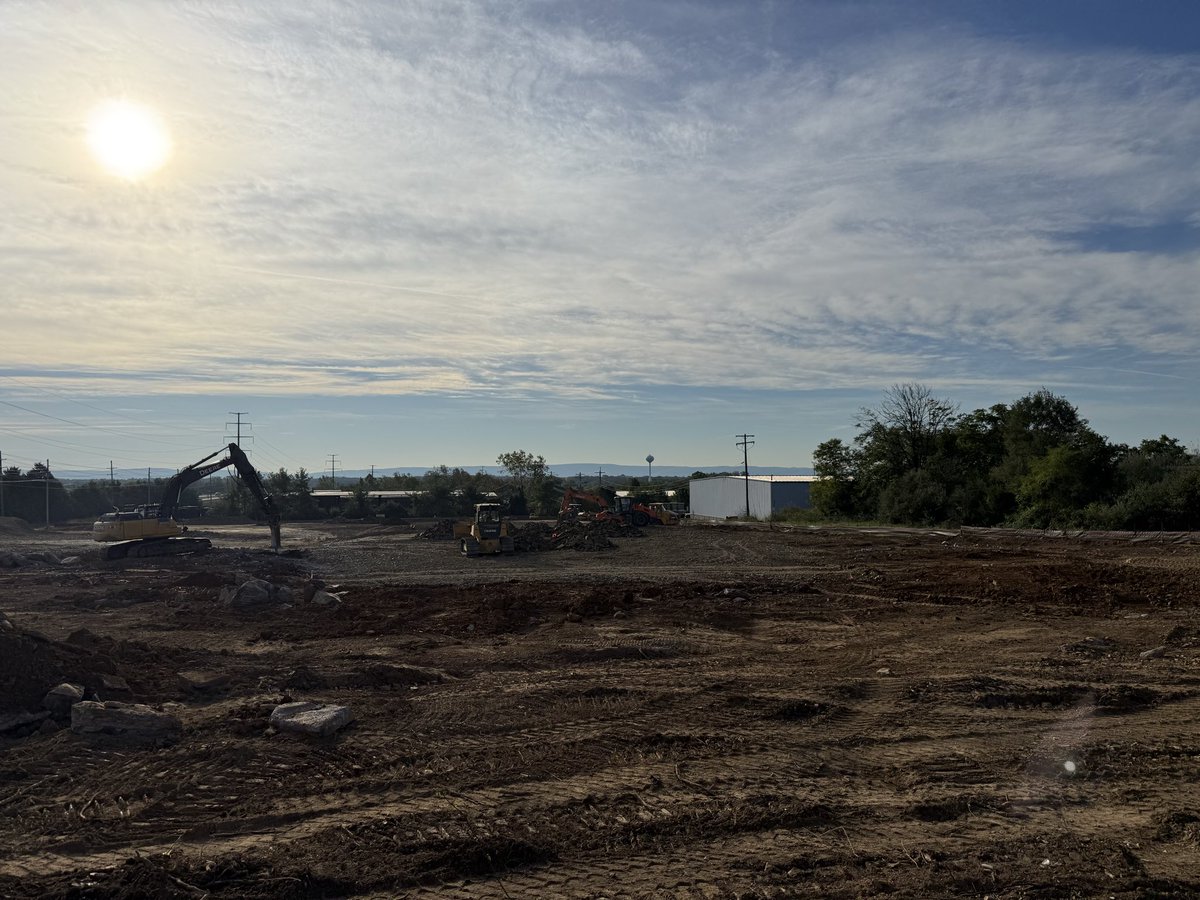 johnwillingham1's tweet photo. @stoneridgecos @JackMcGrath The site work is moving along at our SR Flex at Shady Elm Winchester.    #smallbay #industrial https://t.co/DHEMp1GbXU