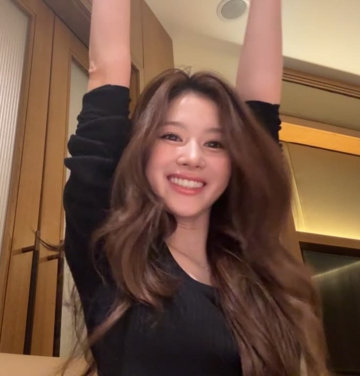 ClerksSophie's tweet photo. Dann. Sekali lagi, terima kasih untuk Officers yang bertahan di sini, tanpa kalian, CA kami beneran bukan apa-apa dan ngga bisa jalan sejauh ini. Janji habis ini ngga boleh asing ya? Info loker ok?

Segitu aja ya dari aku, Sophie Mae, is signing out. https://t.co/WuuXgpDr9z