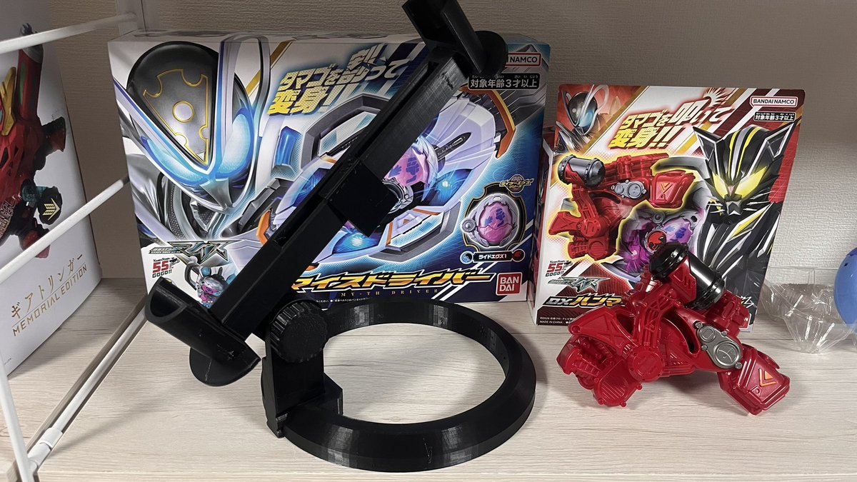 beyan_cos's tweet photo. #仮面ライダーマイス
マイスドライバー用のディスプレイスタンドのデータを見つけたから3Dプリントしてみた
斜めにも横にもできて使い勝手めっさ良いわコレ https://t.co/XP7WyEwkur