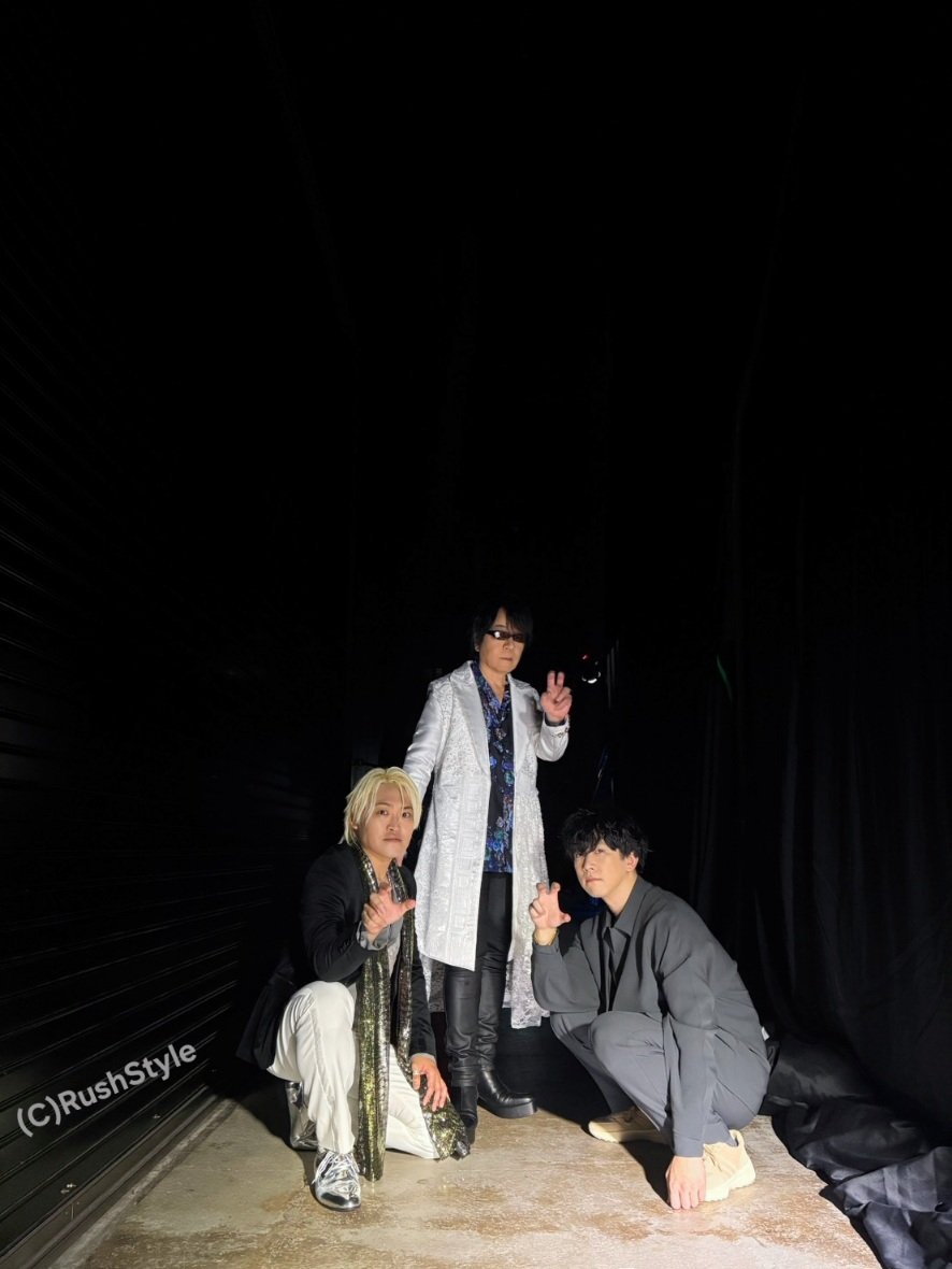 show_ism's tweet photo. 【速水奨】
Day 1終了しました。
御覧下さった皆さん、ありがとうございました。
久しぶりのライブ、熱かったですね。
摩天楼、好きですね🐺🐺🐺
やっぱり🎵
いや、全ディビジョンいいですよね。
明日も頑張ります！

あ、明日の衣装は、寂雷の髪をイメージしました🎵

#シンジュク
#麻天狼🍾
#ヒプマイ12thライブ