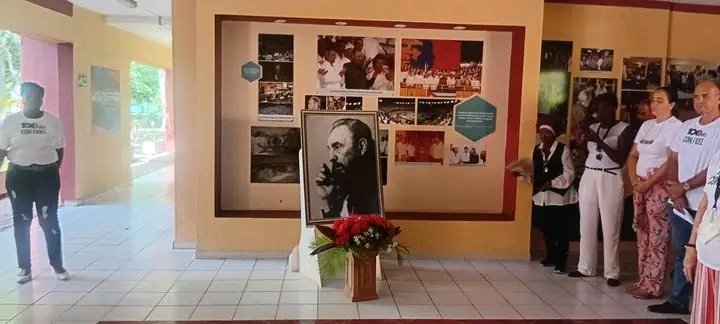 TaniaMCruzHdez's tweet photo. Con la satisfacción del deber cumplido y el orgullo de continuar la hermosa obra de solidaridad y humanismo creada por Fidel en materia de #Salud, la Unidad Central de Cooperación Médica cumple 42 años de creada este 3 de octubre.
¡Muchas Felicidades!

#CubaPorLaVida
#CubaCoopera https://t.co/UGmB5HX0pL