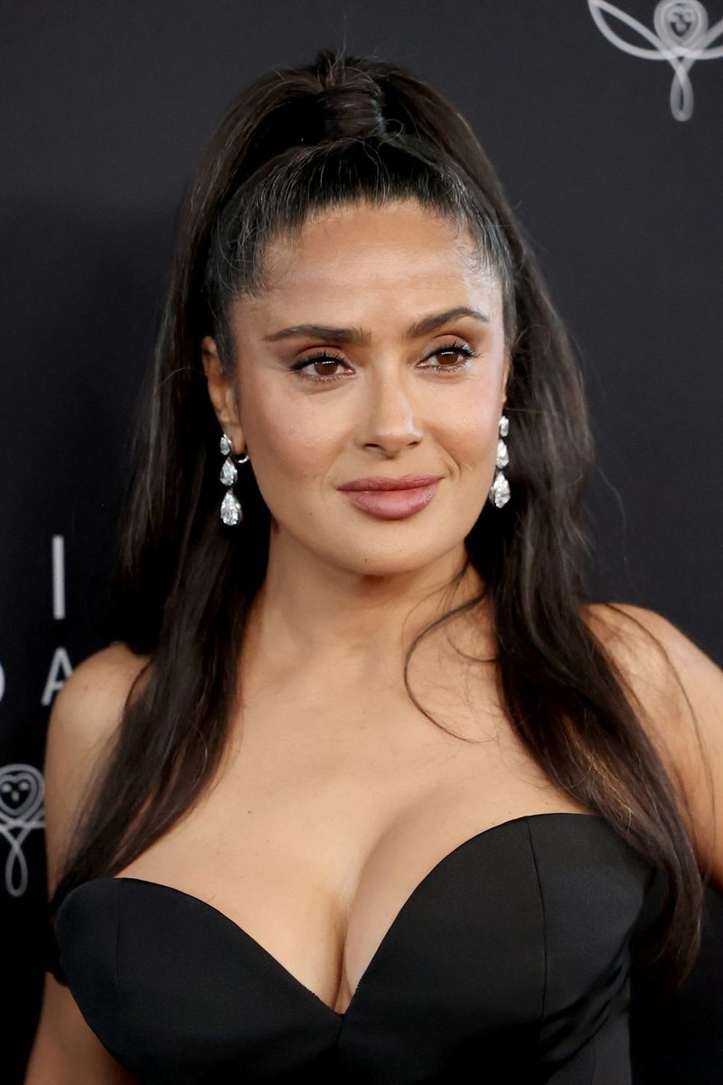 SalmaHayeki1's tweet photo. I love y’all ❤️ https://t.co/wsfF0eEex9
