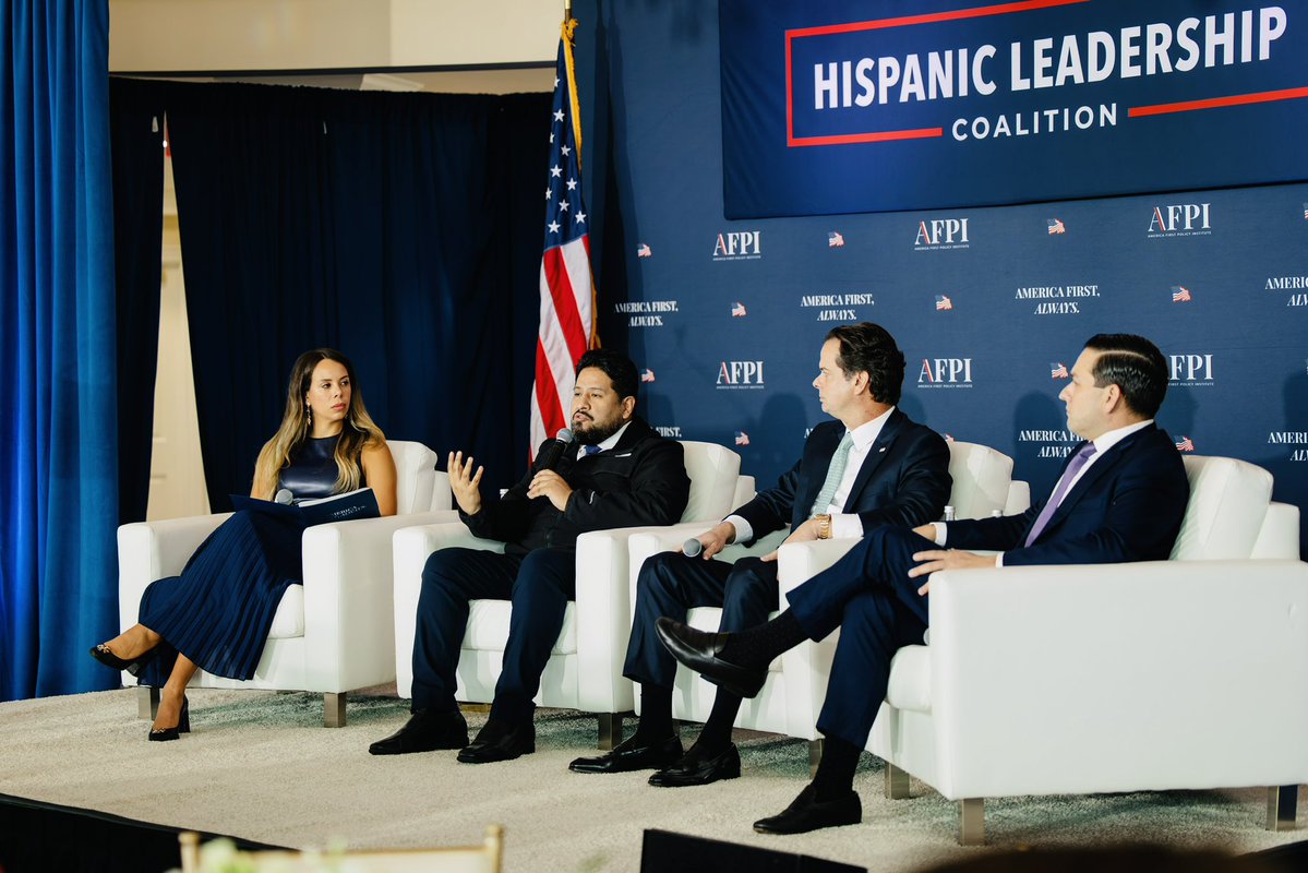 jmhumire's tweet photo. I participated in two events this week celebrating Hispanic Heritage Month. The first hosted by President Trump at the White House and the second at @A1Policy Hispanic Leadership Coalition in Doral, FL.  

From the most secure border in modern American history to fighting narcoterrorists south of our border, U.S. Latinos and Latin Americans both recognize that President Trump’s prioritization of the Western Hemisphere is making our neighborhood safer.