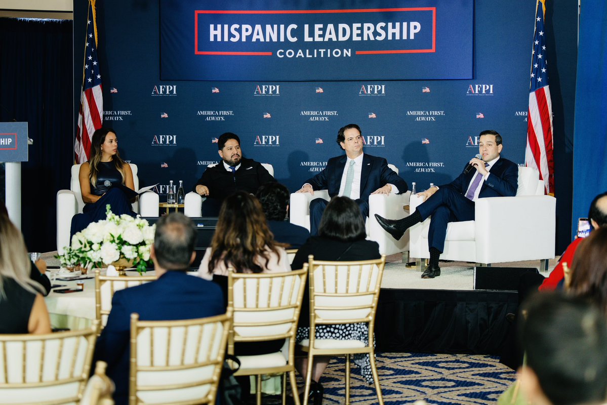 jmhumire's tweet photo. I participated in two events this week celebrating Hispanic Heritage Month. The first hosted by President Trump at the White House and the second at @A1Policy Hispanic Leadership Coalition in Doral, FL.  

From the most secure border in modern American history to fighting narcoterrorists south of our border, U.S. Latinos and Latin Americans both recognize that President Trump’s prioritization of the Western Hemisphere is making our neighborhood safer.